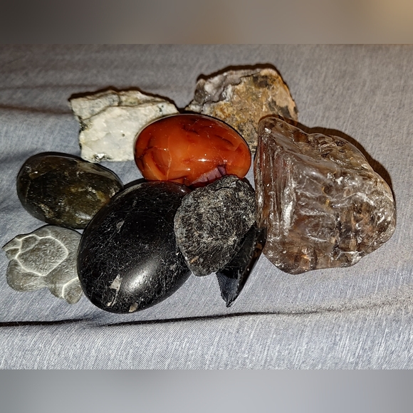 Crystal rocks assorted 9 pieces for $45 - Picture 1 of 1
